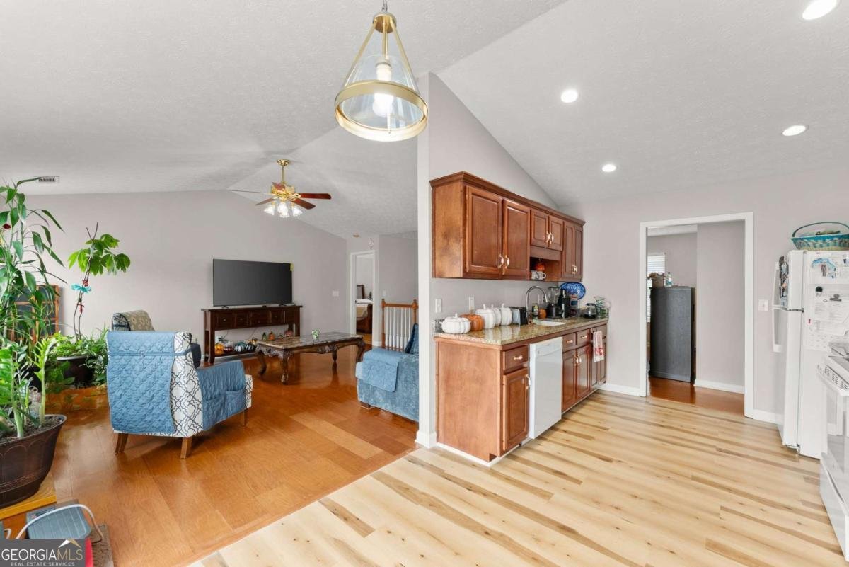 4570 Summerset Drive Gainesville - Photo 9