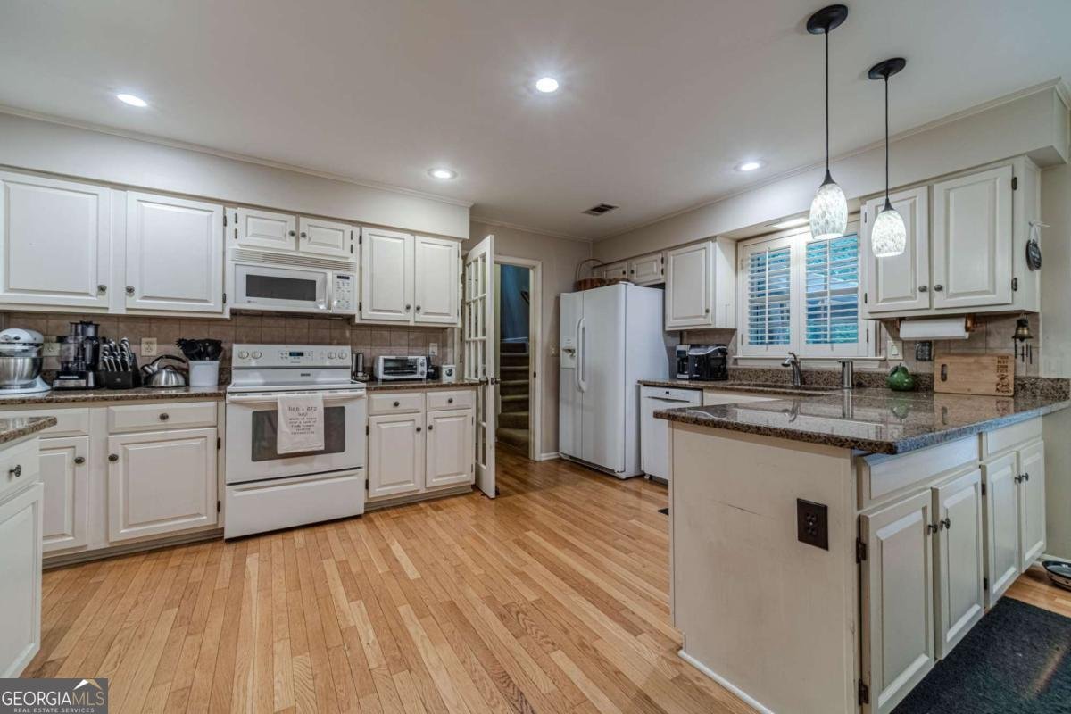 3734 Sandford Court Lilburn - Photo 12