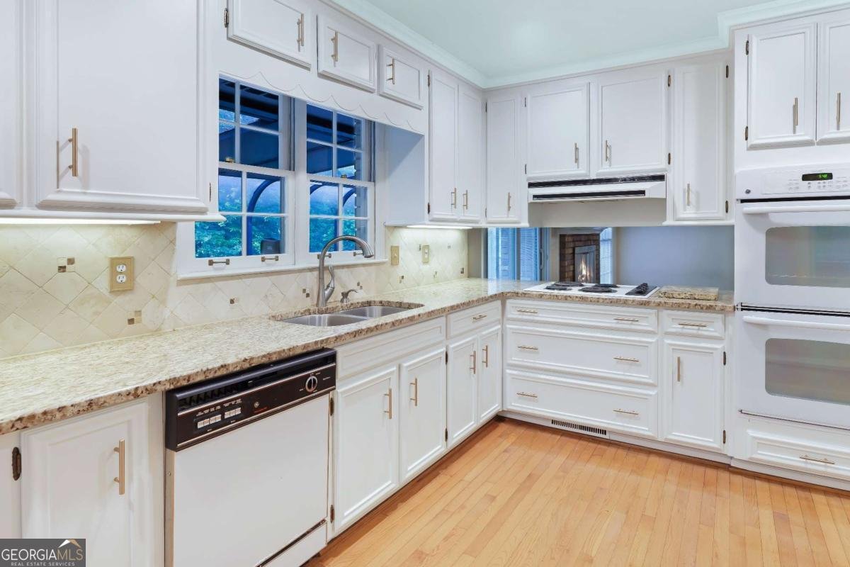 360 Barkshire Lane Roswell - Photo 9