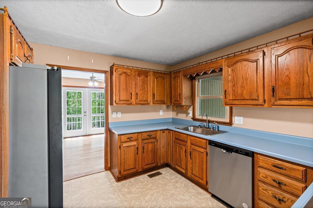 447 Lively Road Waco - Photo 9