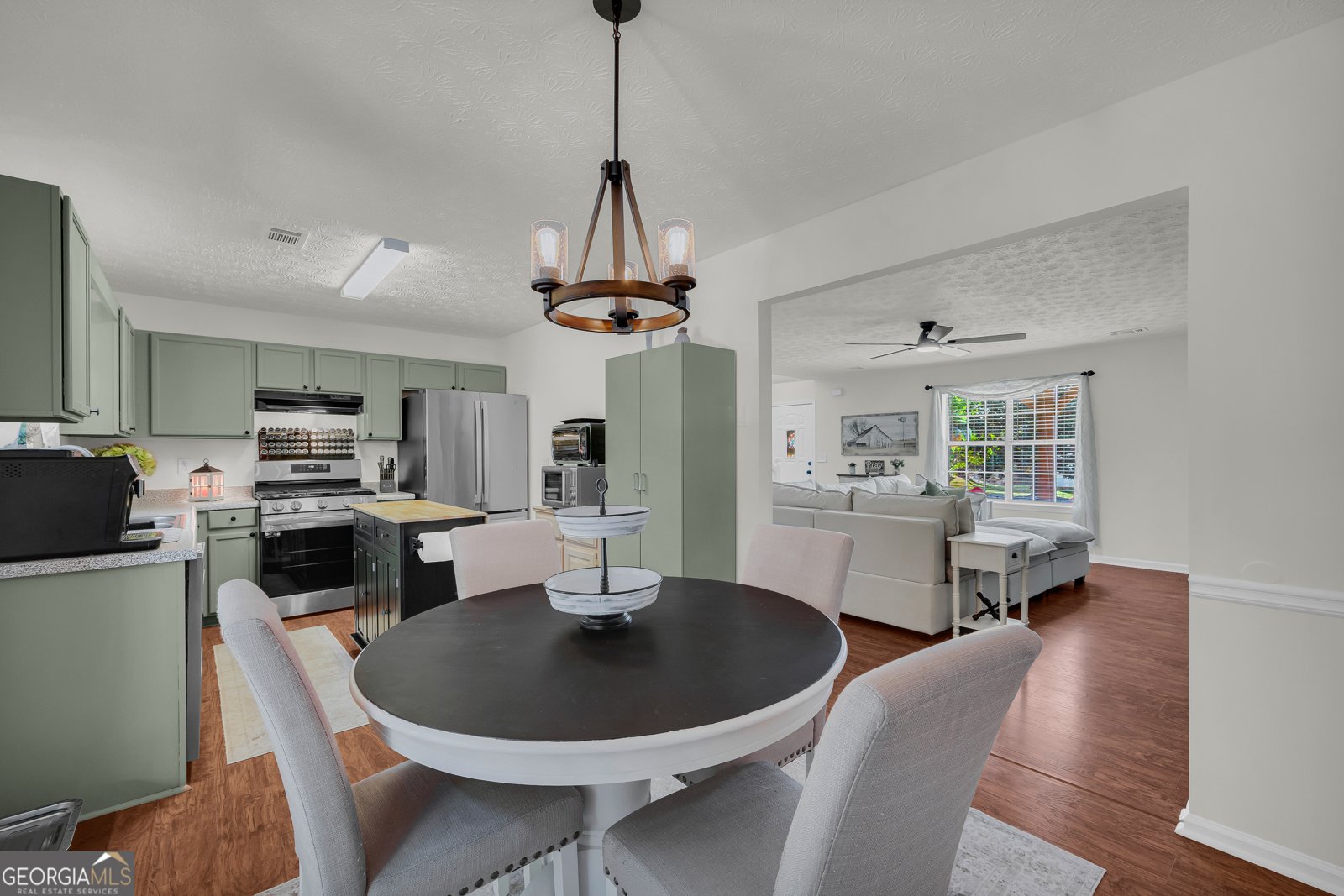 241 Fox Run Loganville - Photo 13