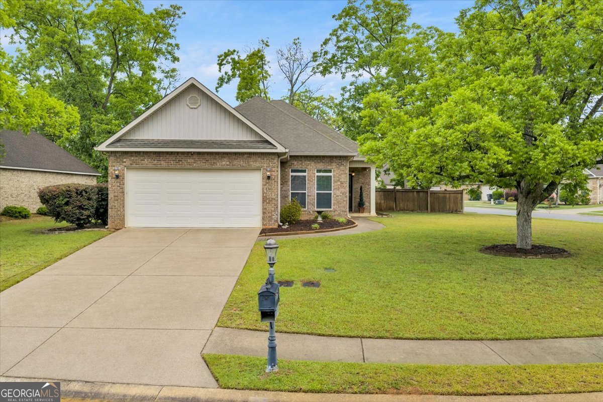 200 Greythorne Drive Kathleen - Photo 1