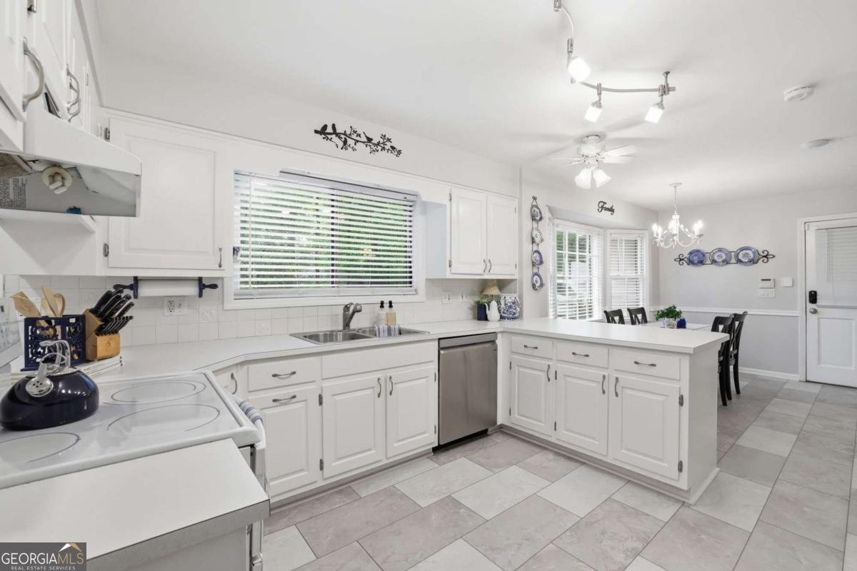 4602 Warrior Trail Lilburn - Photo 10