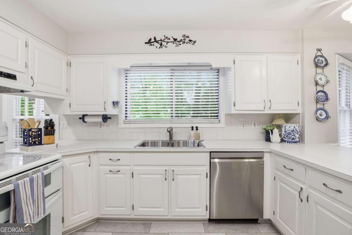 4602 Warrior Trail Lilburn - Photo 11