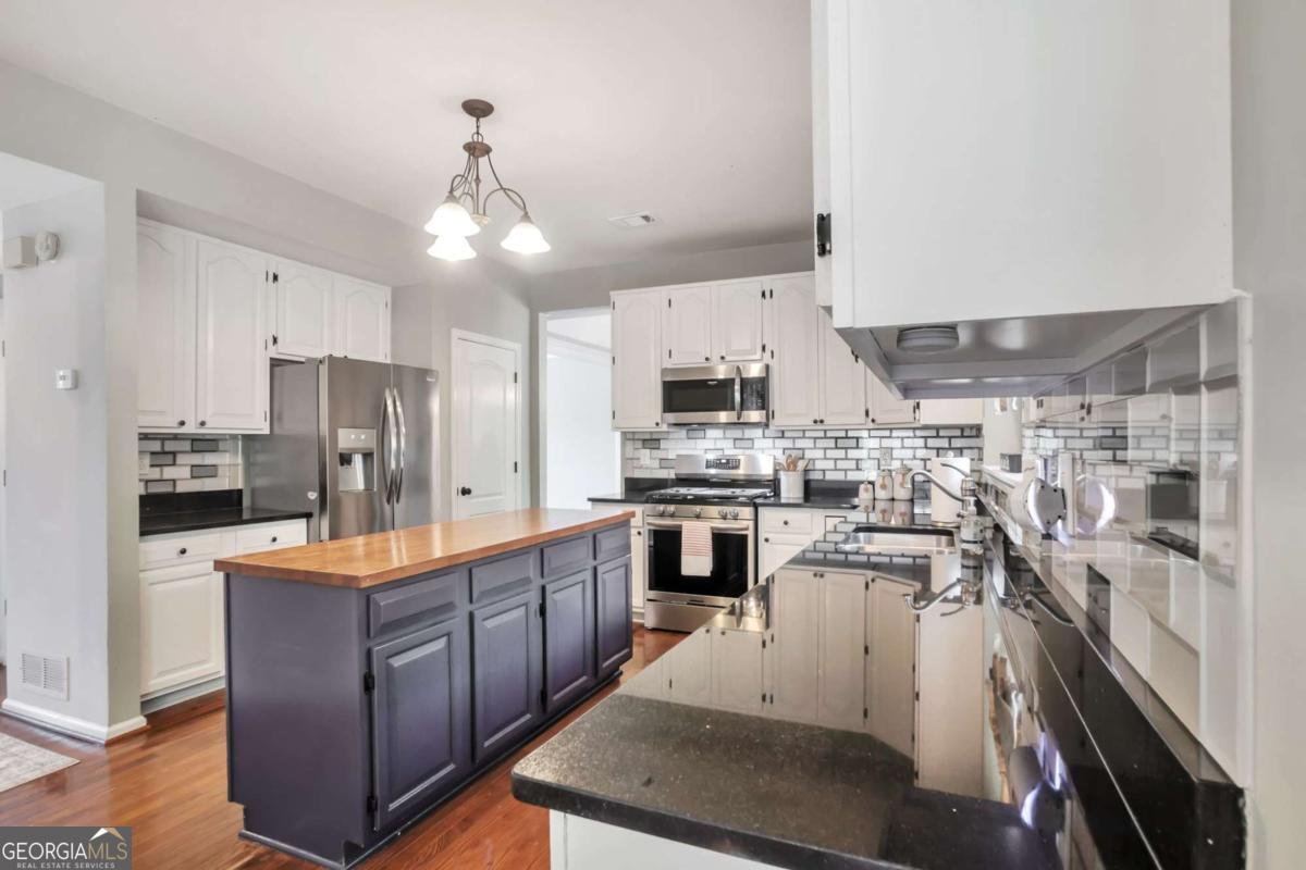 6880 Shadow Ridge Lane Stone Mountain - Photo 7