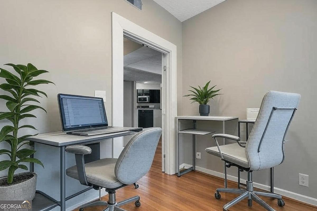 1250 Parkwood Circle Atlanta - Photo 10