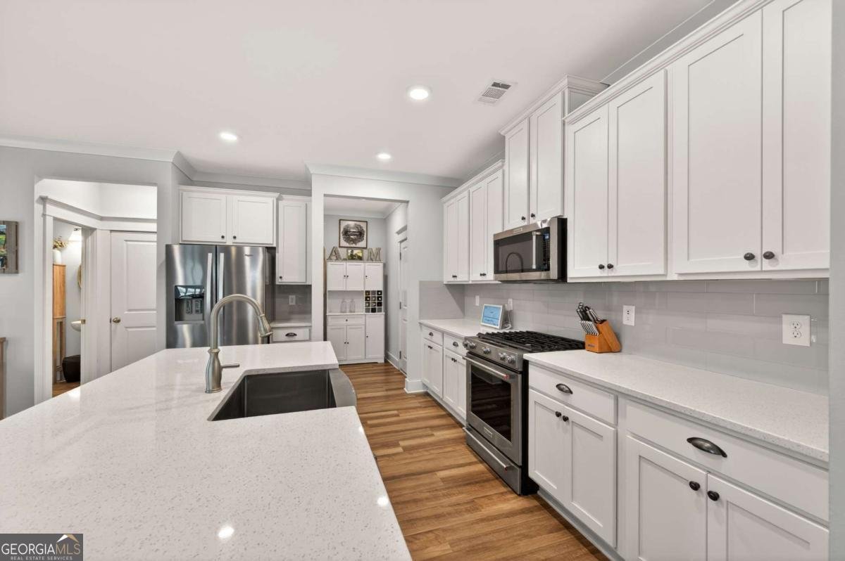 215 Meadows Court Woodstock - Photo 12