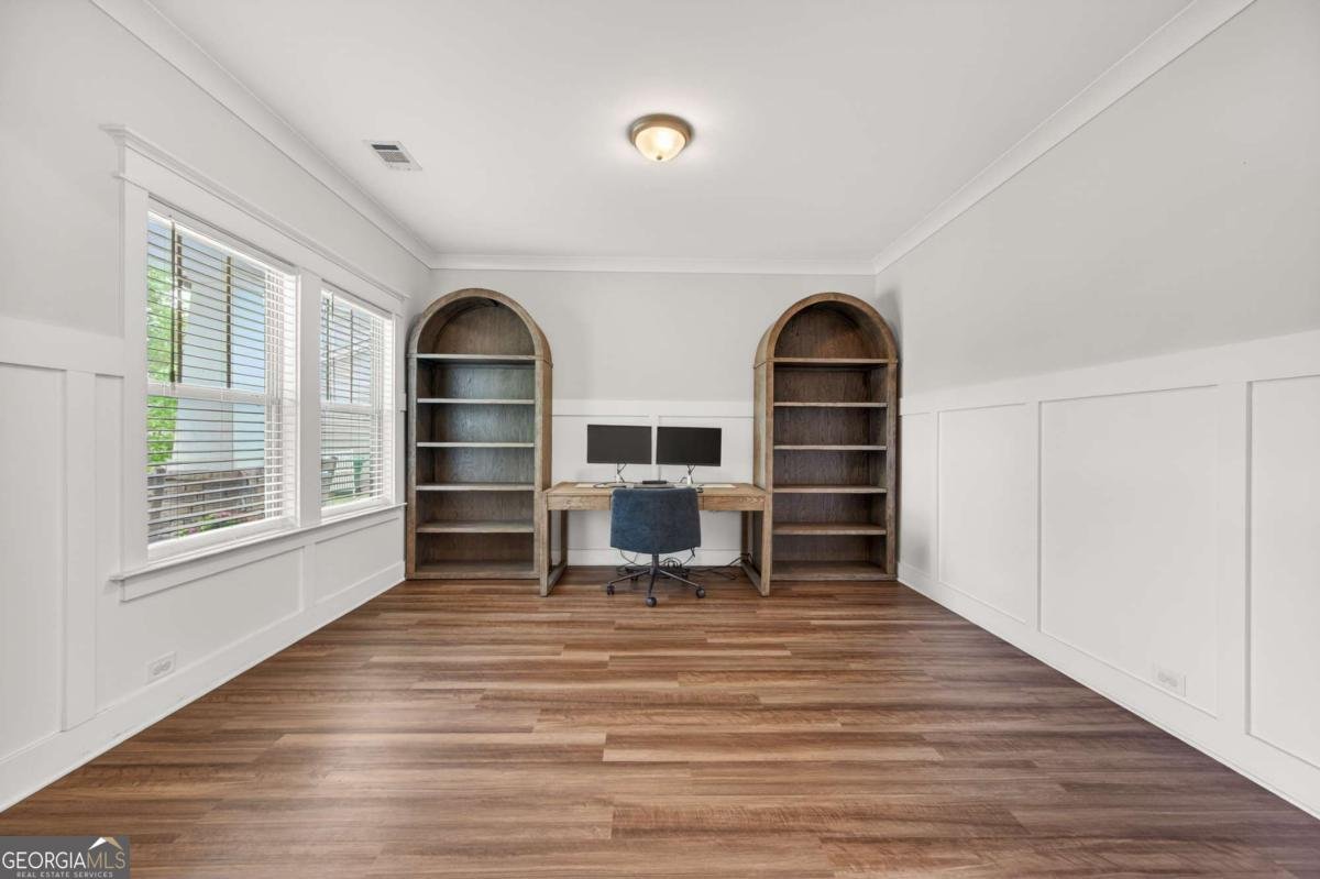 215 Meadows Court Woodstock - Photo 8