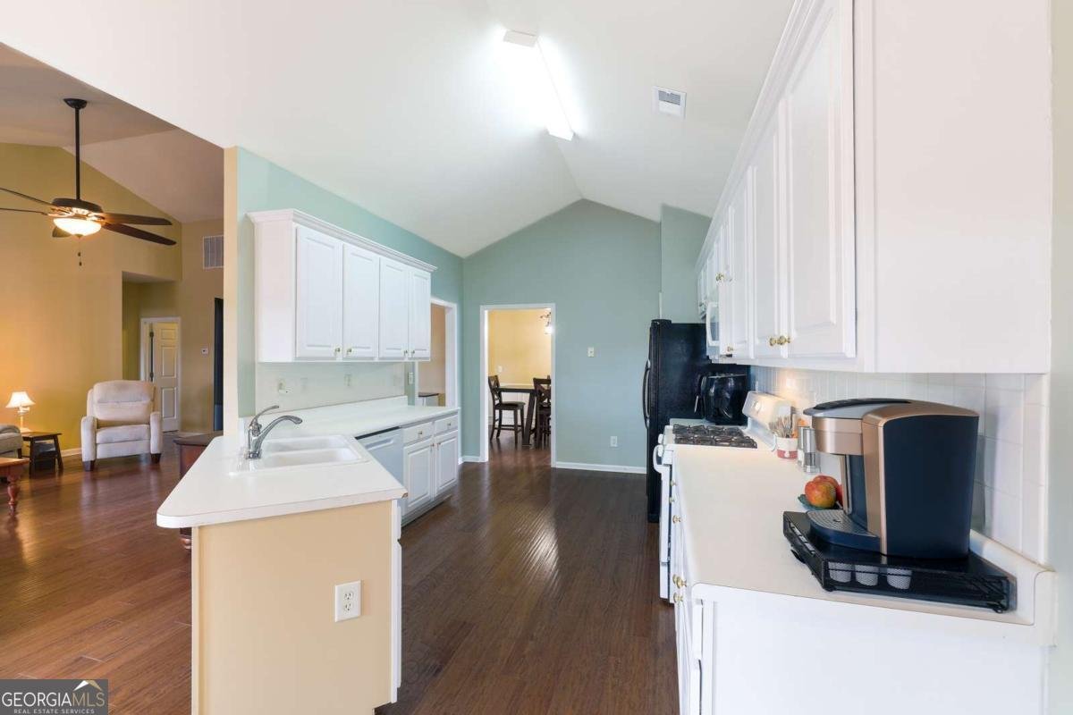 193 April Ridge Lane Lawrenceville - Photo 10