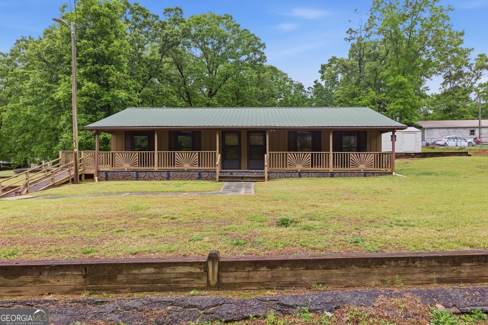 579 Old Hist 441 Clarkesville - Photo 1