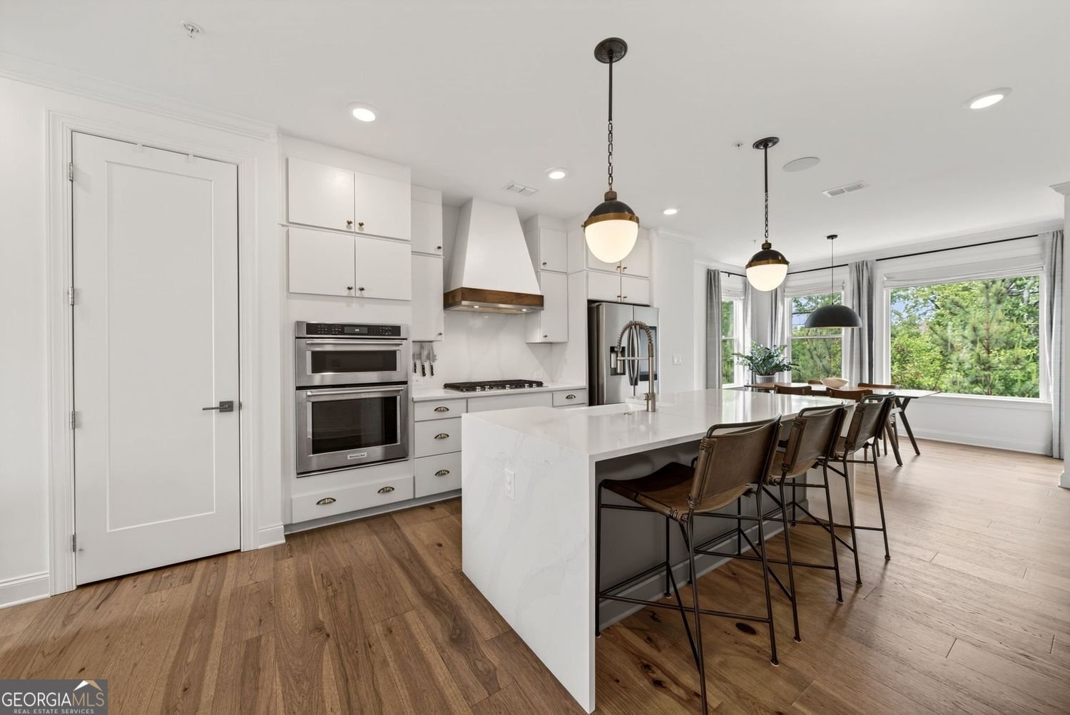 6589 Beacon Drive Sandy Springs - Photo 1