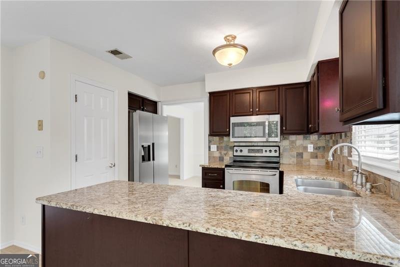 8910 Club River Drive Roswell - Photo 12
