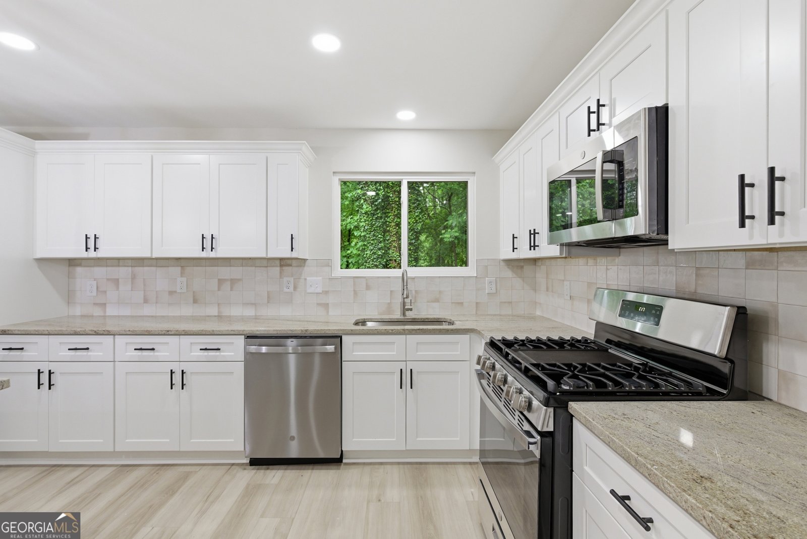 5006 Galbraith Circle Stone Mountain - Photo 11