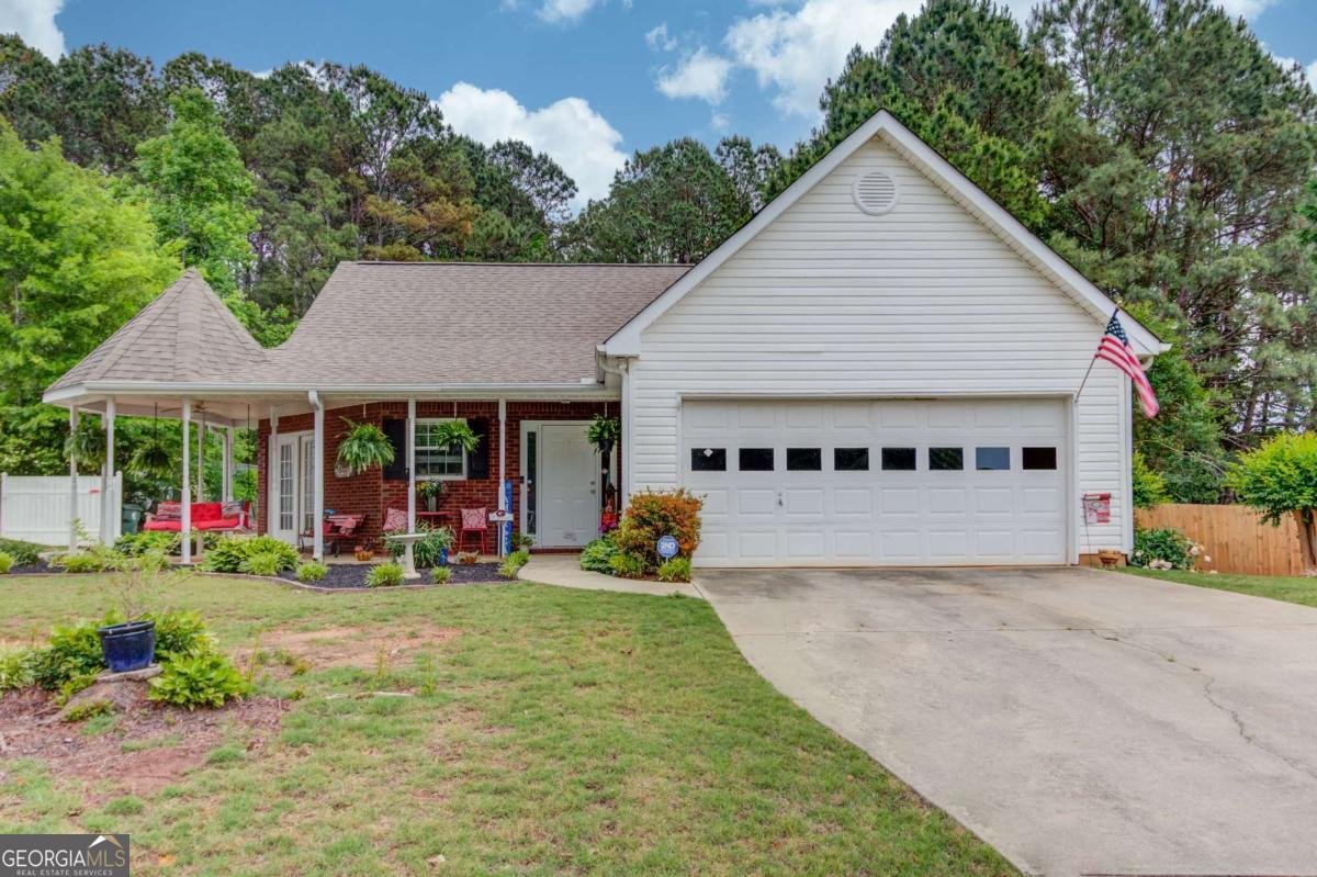 302 Greenleaf Court Loganville - Photo 1
