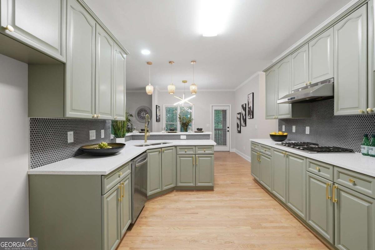 682 Montglade Court Suwanee - Photo 13