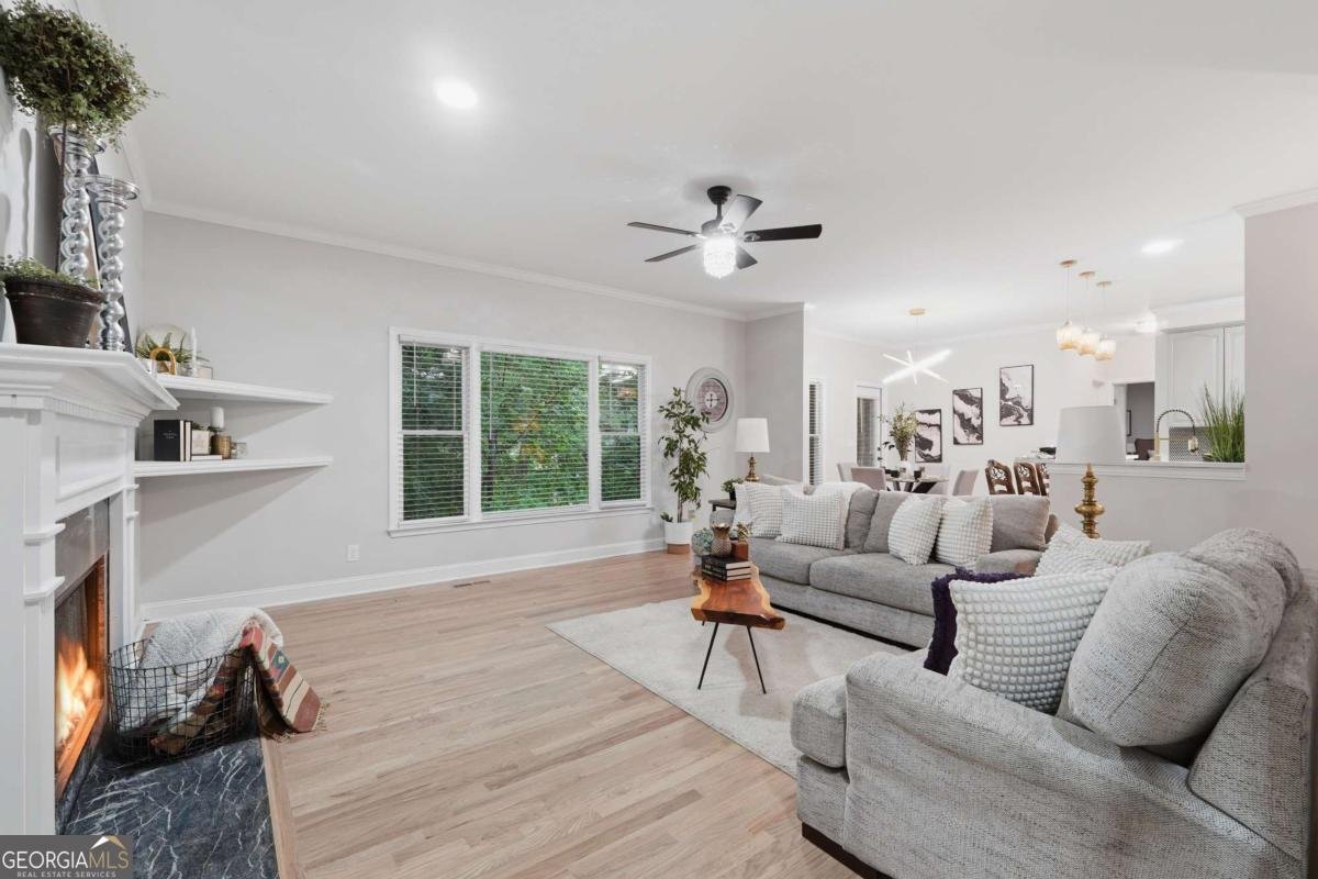 682 Montglade Court Suwanee - Photo 8