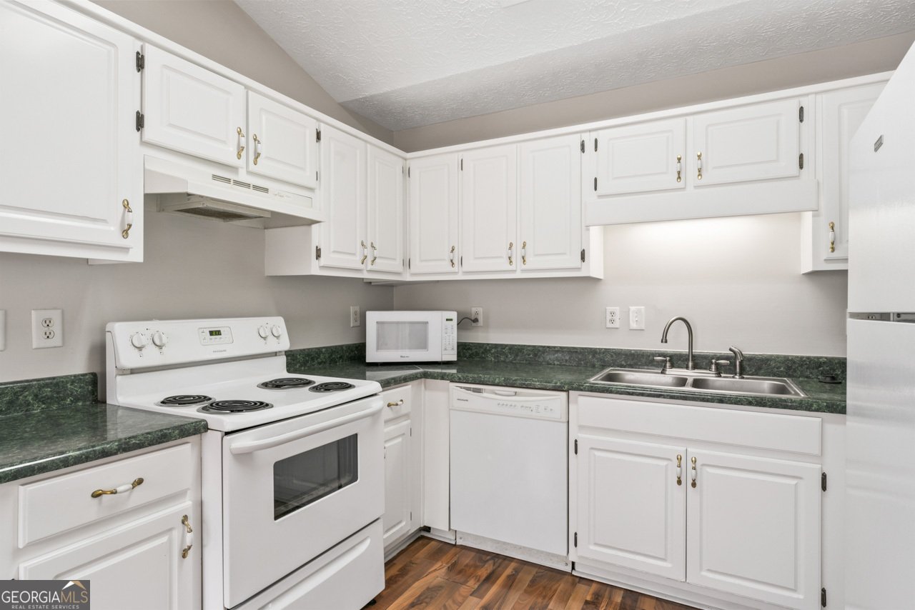 339 Ashton Place McDonough - Photo 9