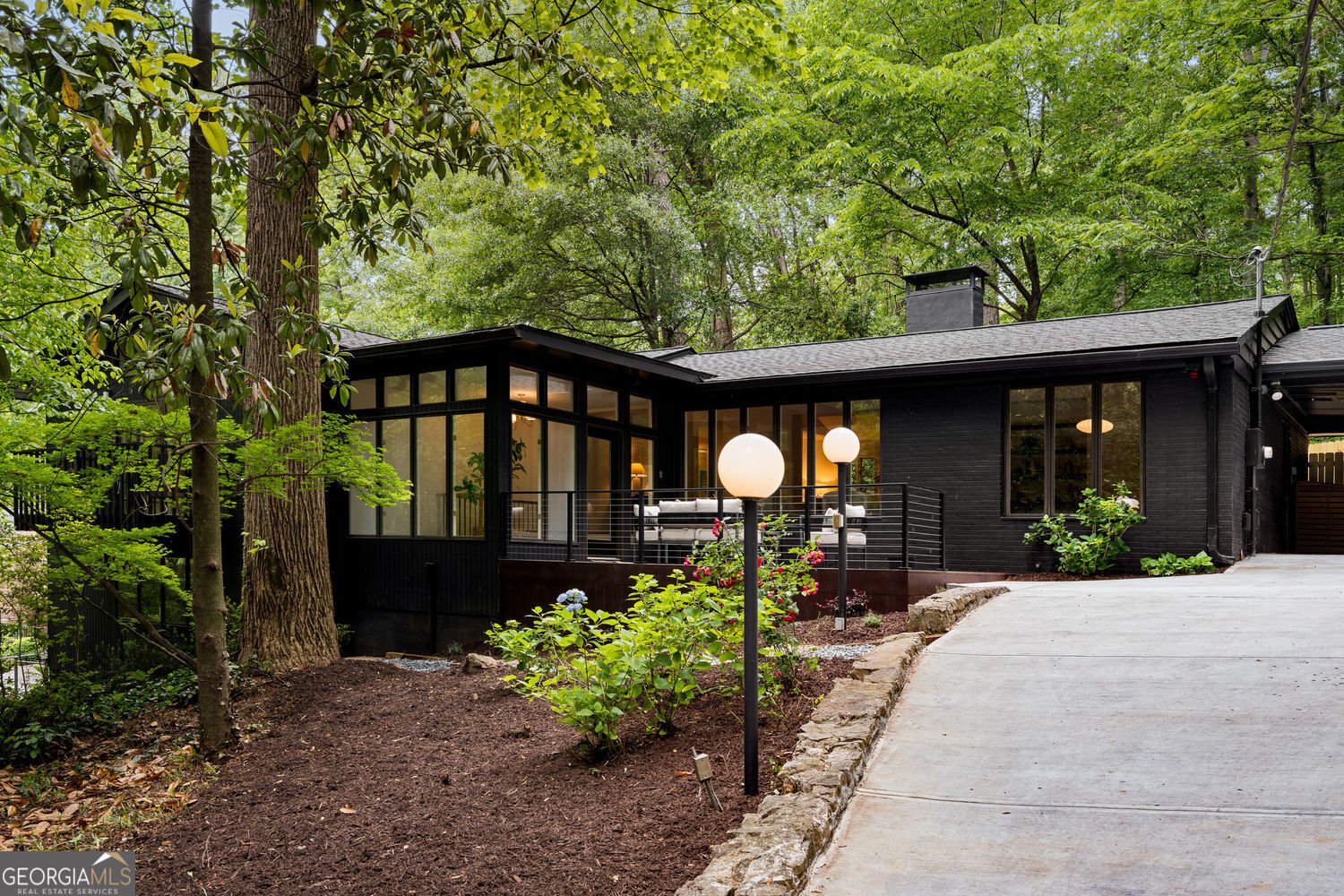 922 Barton Woods Road Atlanta - Photo 1