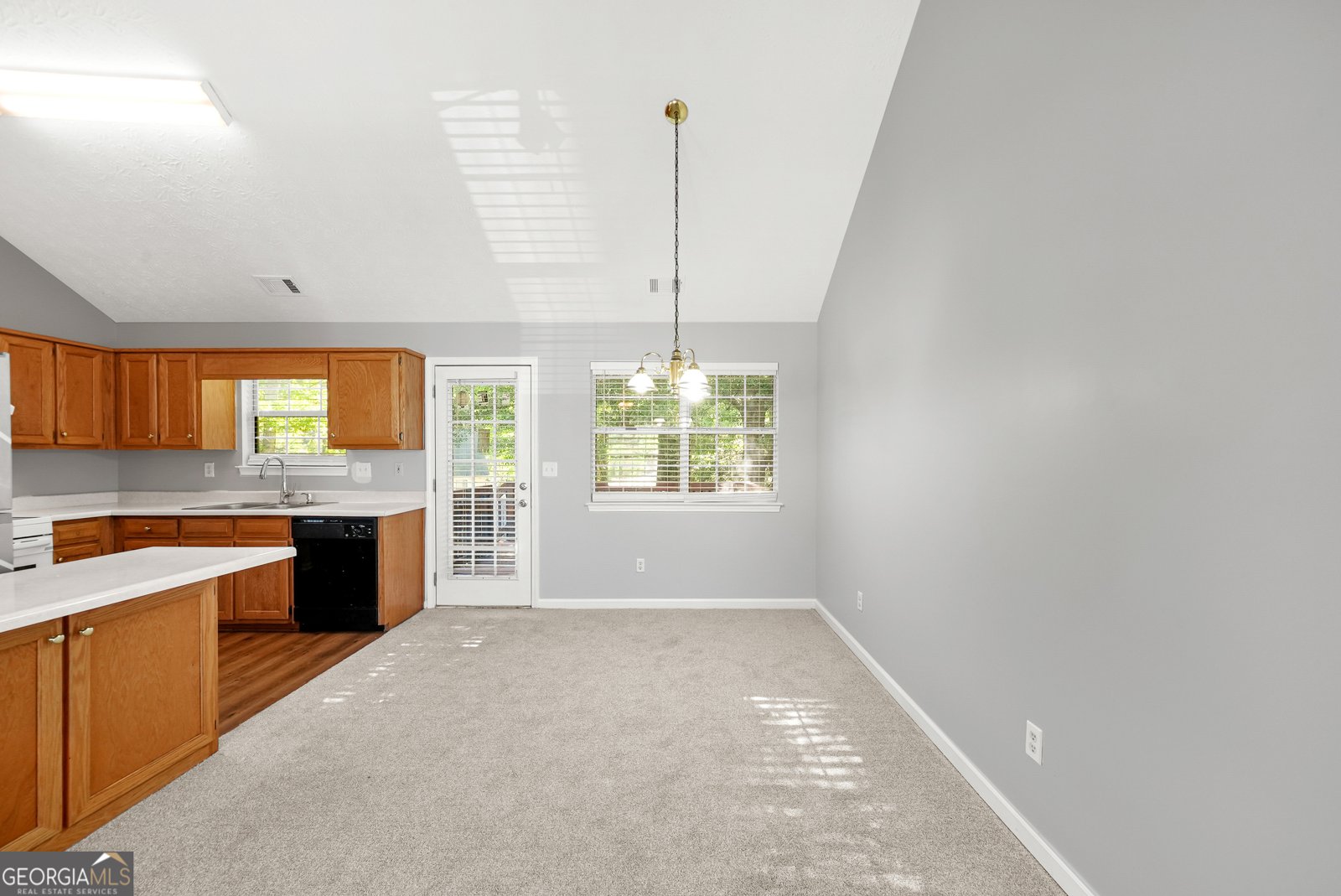 1090 Drawbridge Drive Riverdale - Photo 10