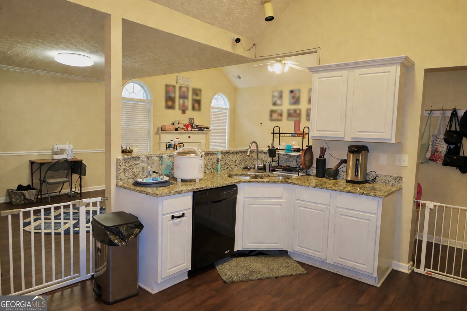 876 Ashton Oak Circle Stone Mountain - Photo 10