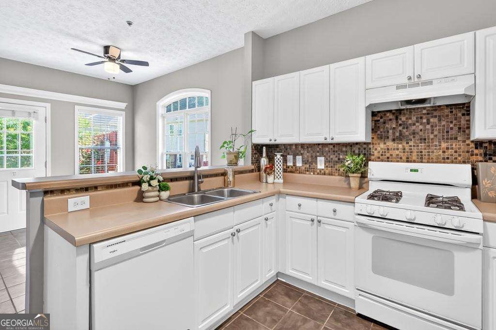 128 Creekwood Drive Woodstock - Photo 14