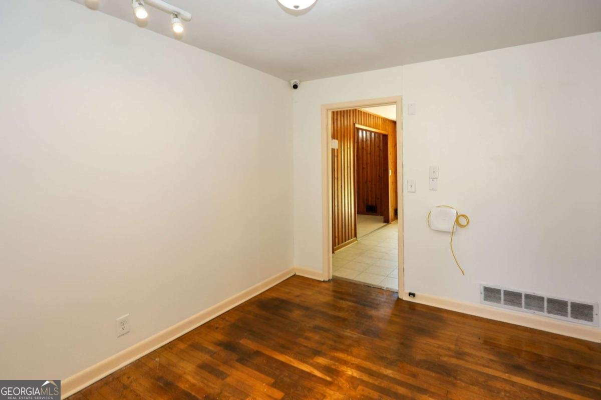 724 King Road Riverdale - Photo 13