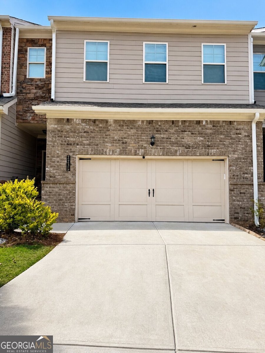 2235 Manor Pointe Drive Cumming - Photo 1