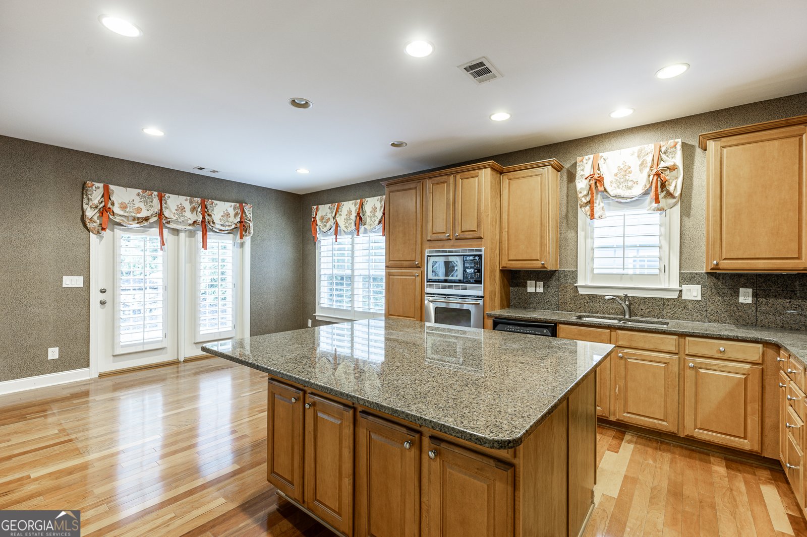 7042 Tree House Way Flowery Branch - Photo 18