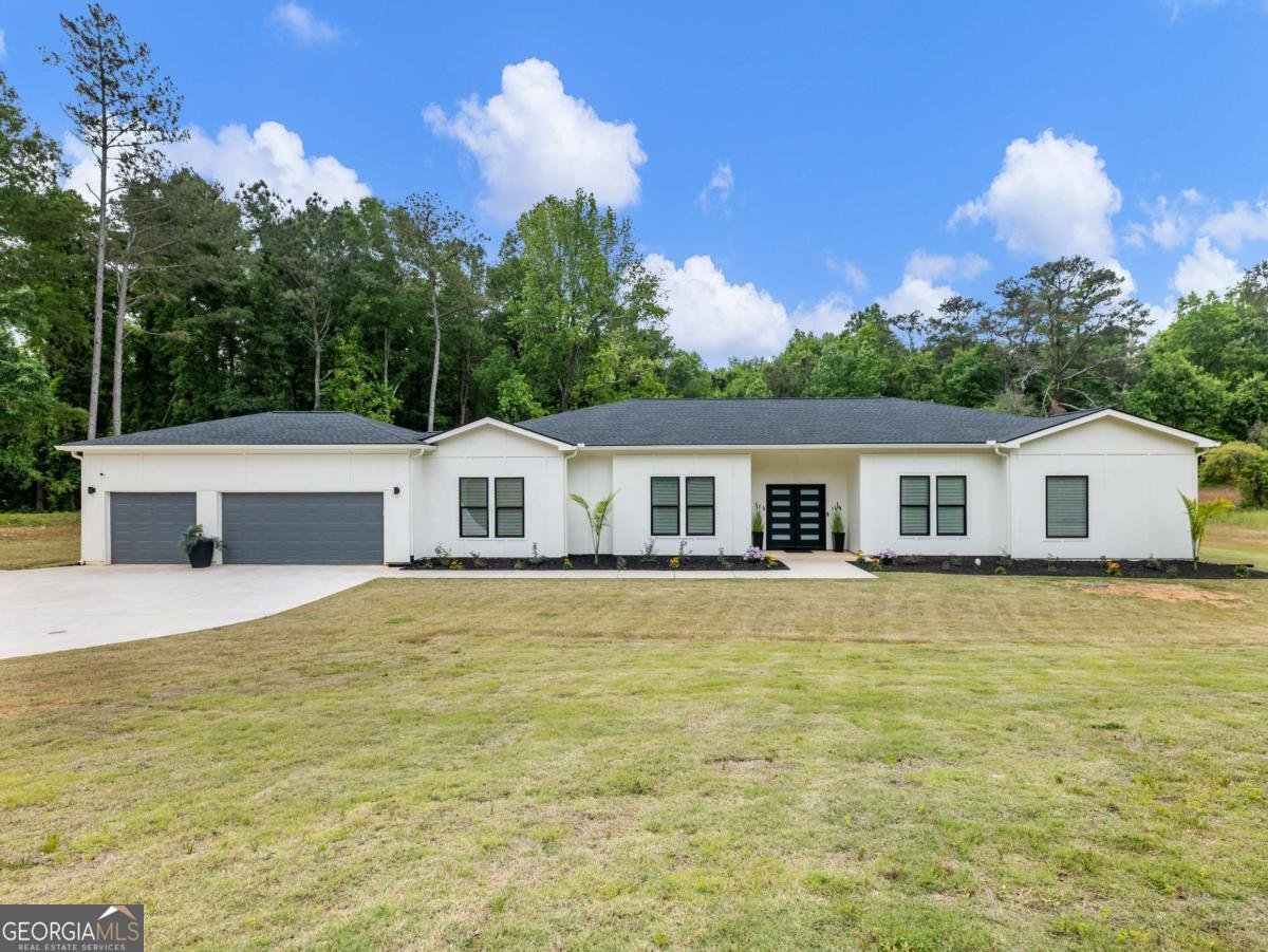 586 Cook Drive Ellenwood - main photo
