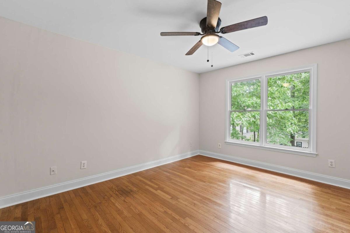 1028 Towne Lake Hills Woodstock - Photo 36