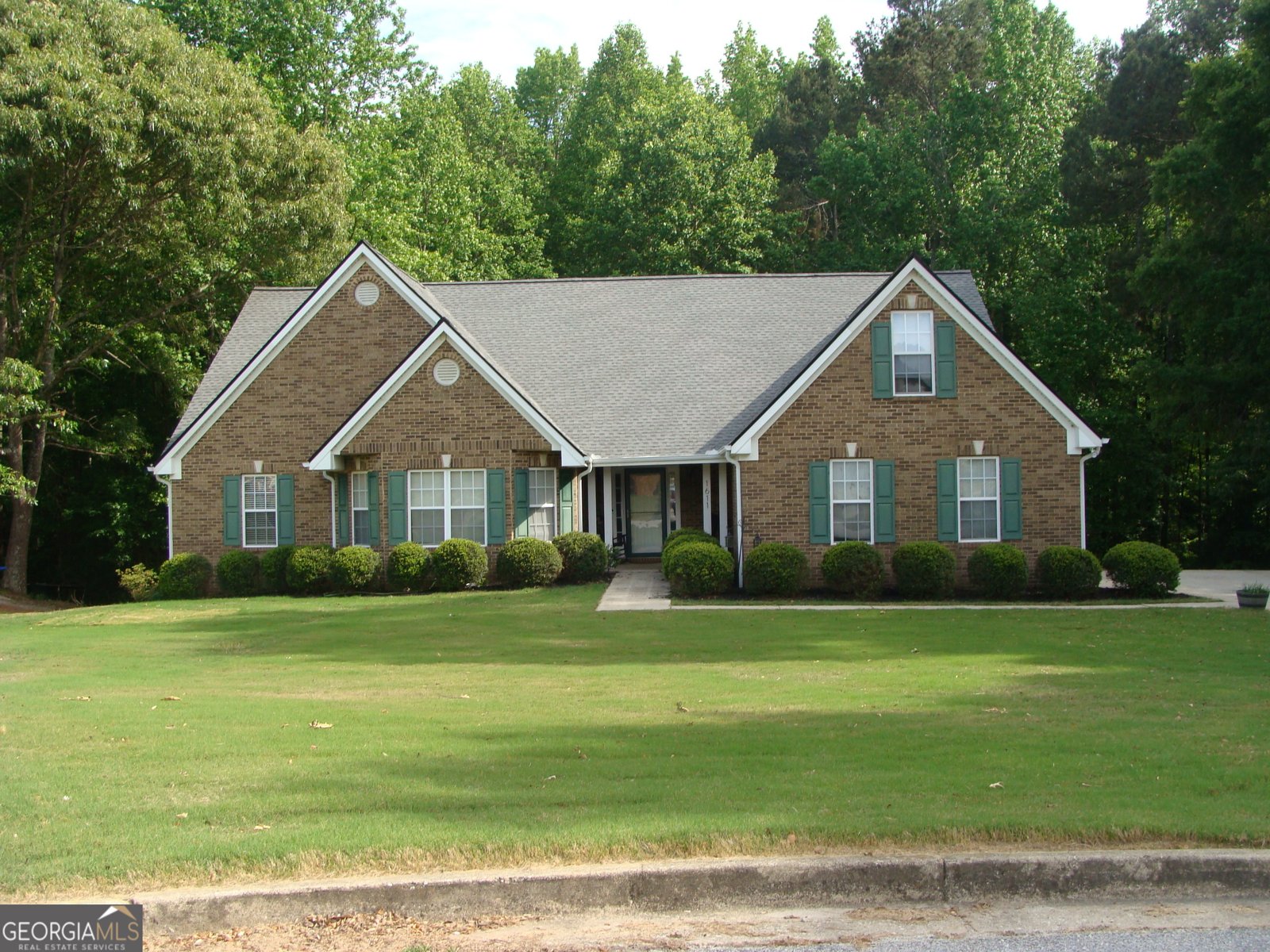 1611 Lake View Court Loganville - main photo