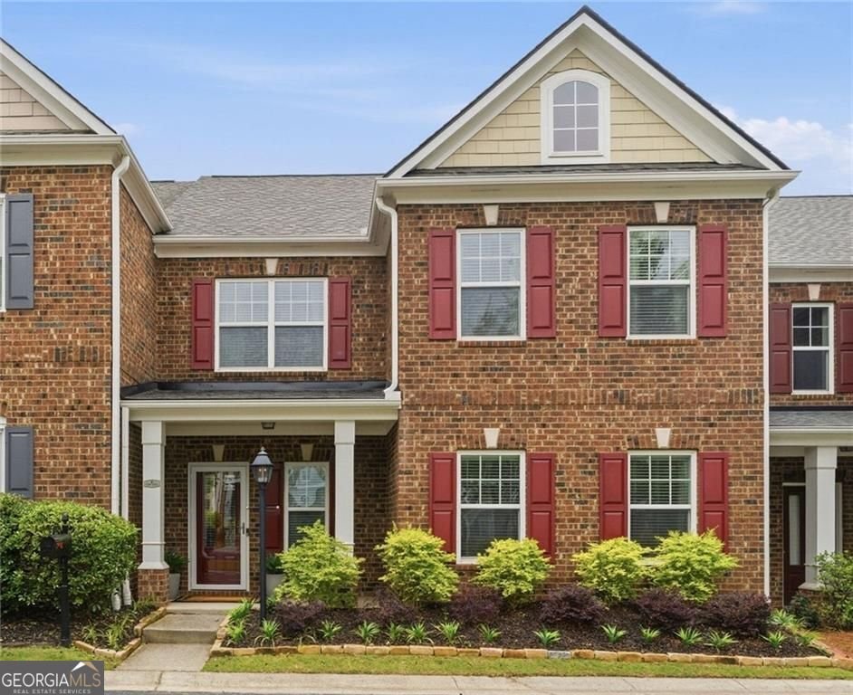 1142 Lake Point Way Suwanee - main photo
