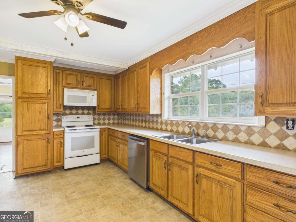 1600 McNutt Creek Road Bogart - Photo 8