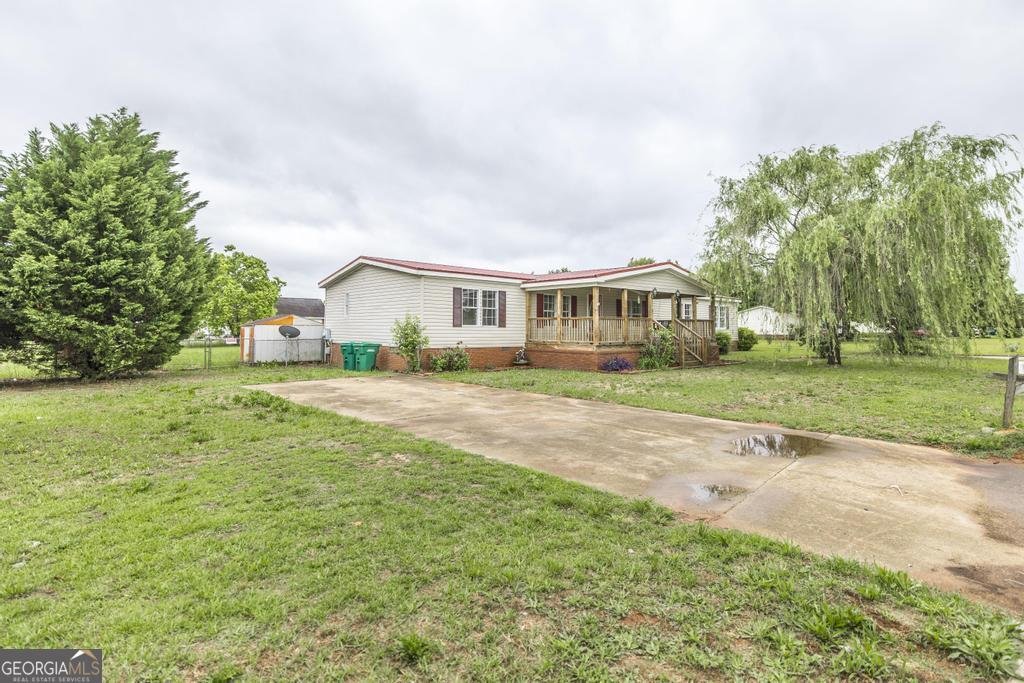 127 Shamrock Circle Byron - main photo