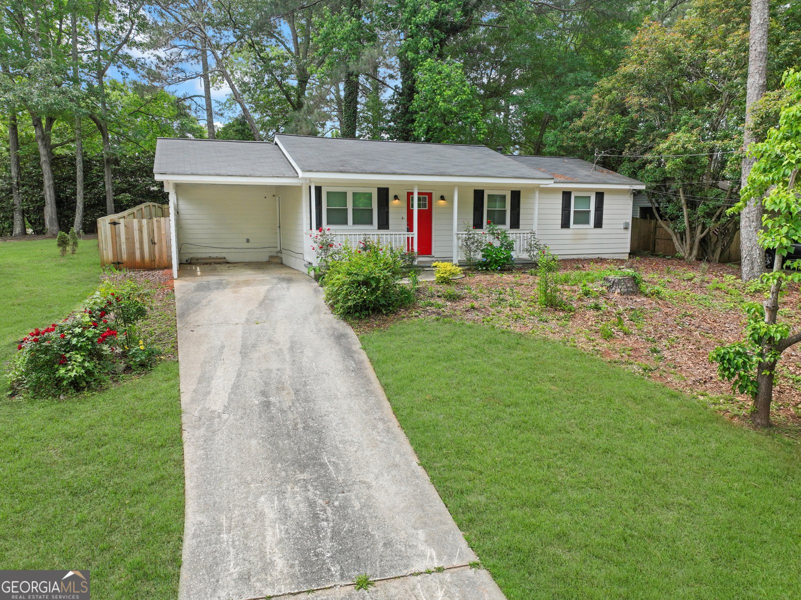675 Lakeridge Drive Conyers - main photo