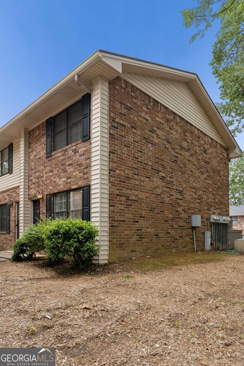 1235 Riverside Drive Gainesville - main photo
