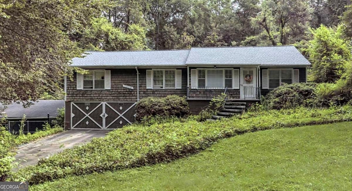 1052 Country Lane Atlanta - main photo