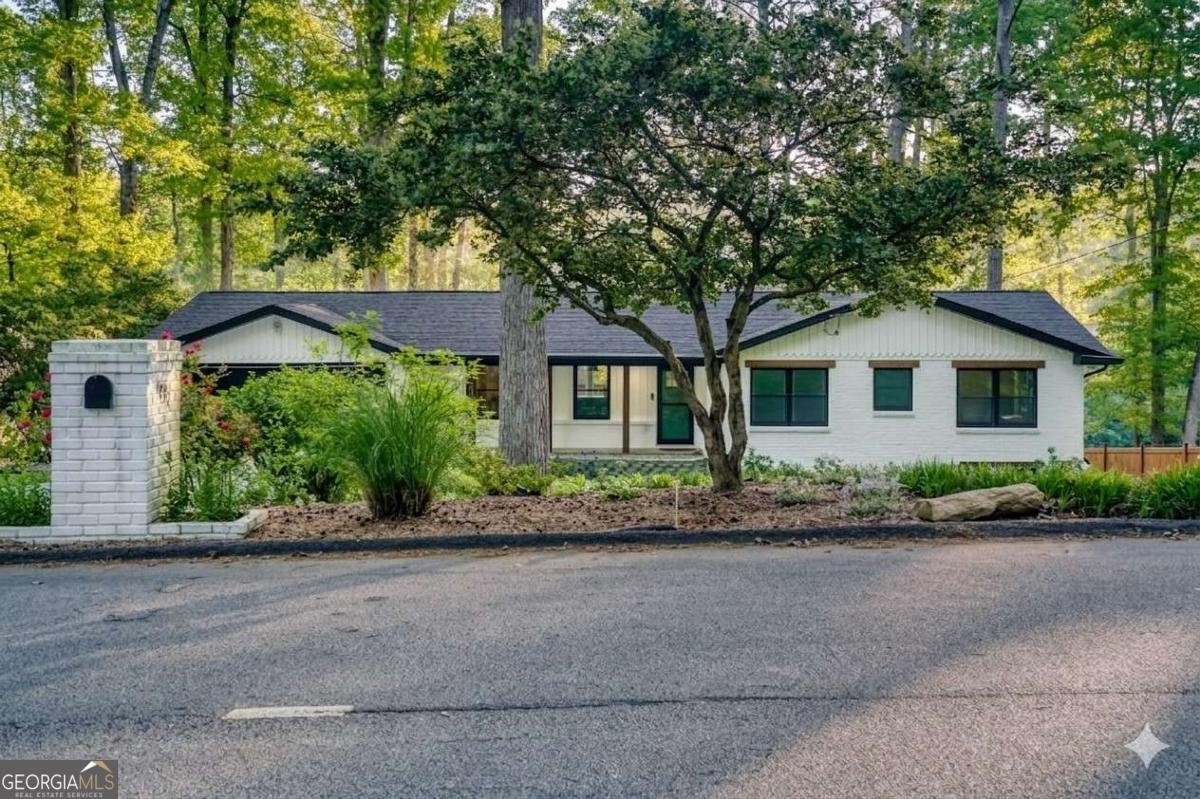 1832 Lake Lucerne Drive Lilburn - main photo