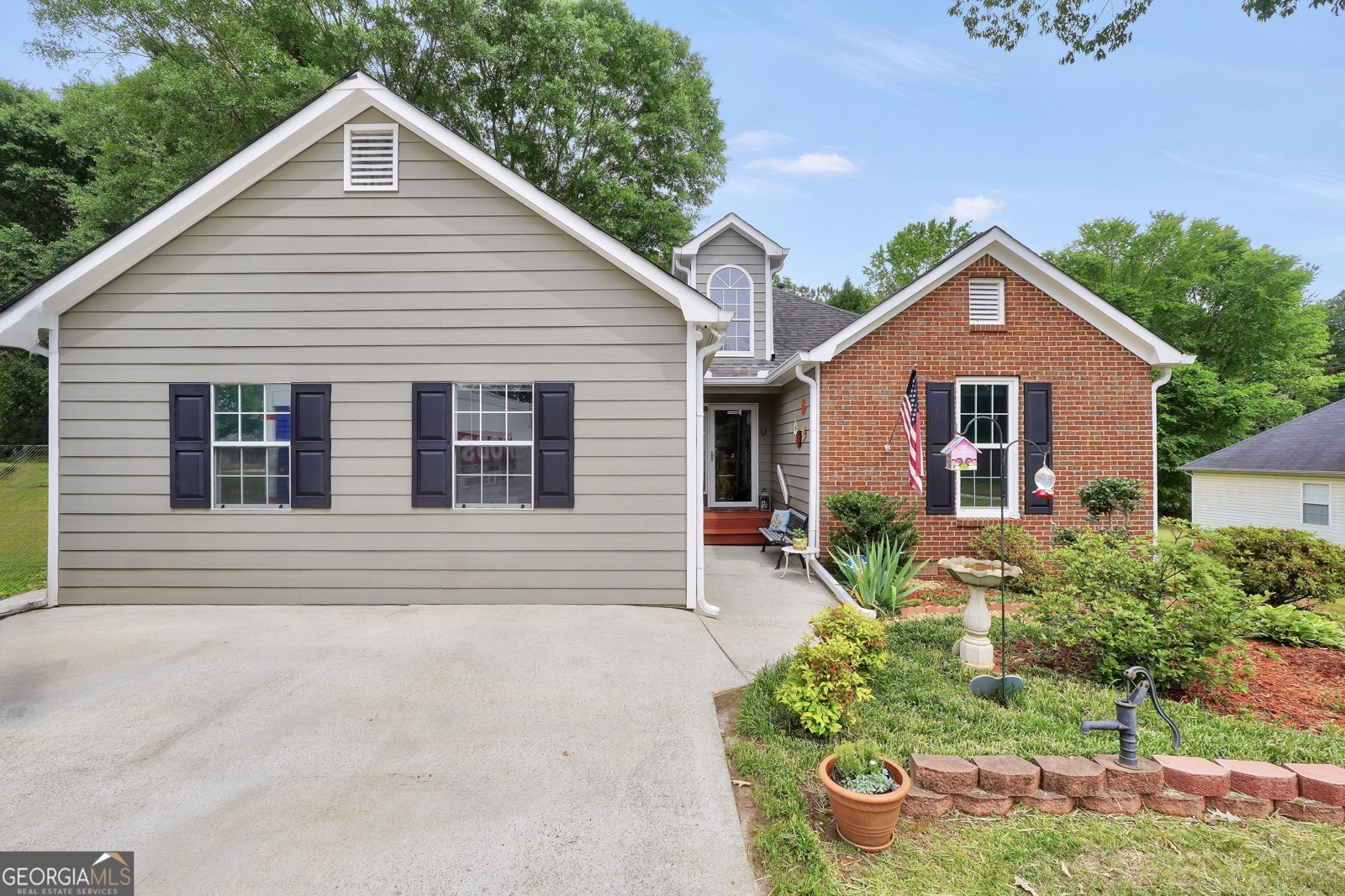 164 Lakepointe Court Stockbridge - main photo