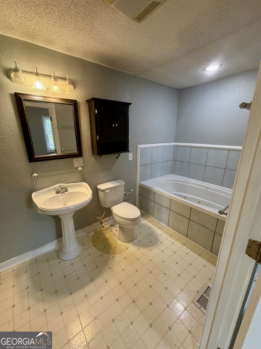 666 Woolfolk Street Macon - Photo 42