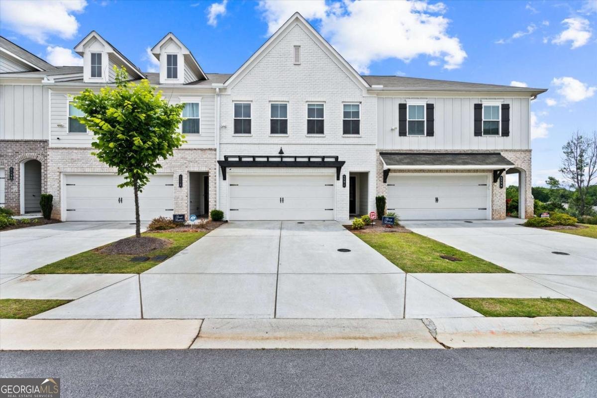 1124 Mornington Way Marietta - main photo