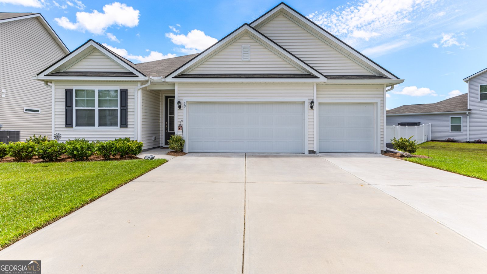 33 Woodford Reserve Drive Pooler - main photo