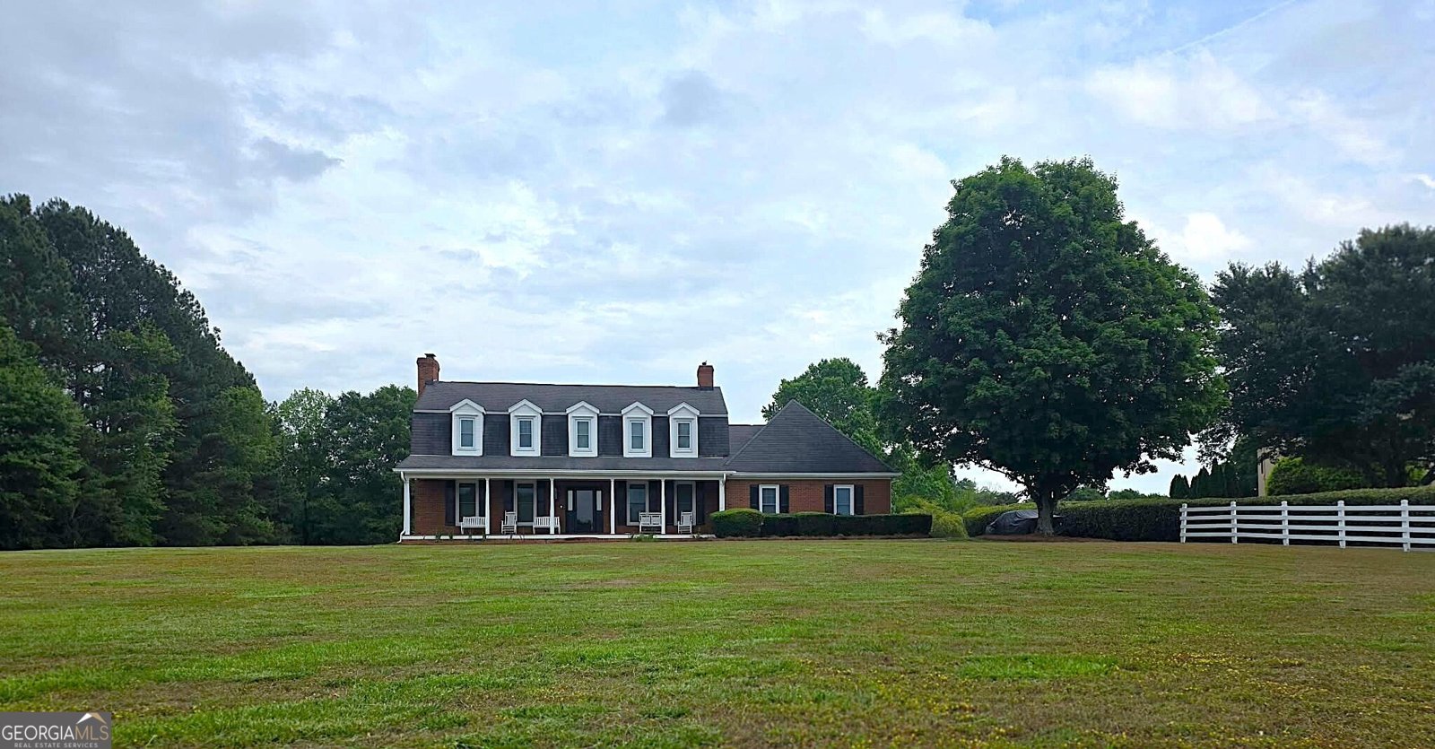 1444 Doe Valley Drive Lithonia - main photo