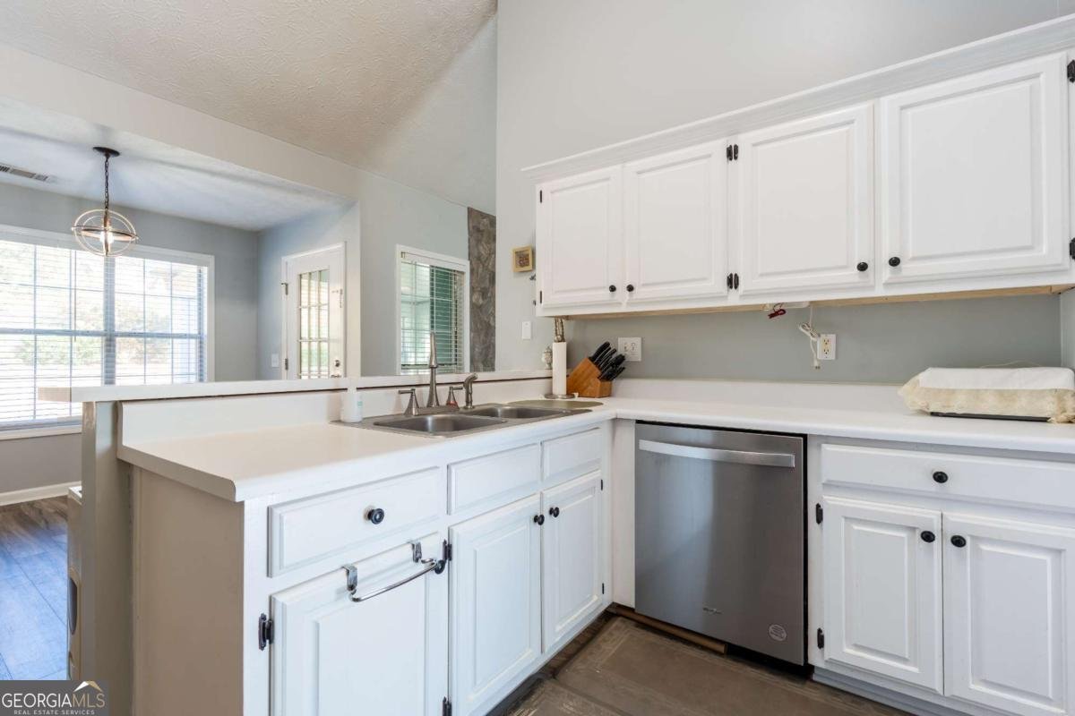 727 Eight Point Court Suwanee - Photo 12