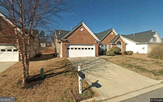 2724 Hillvale Cove Drive Lithonia - main photo