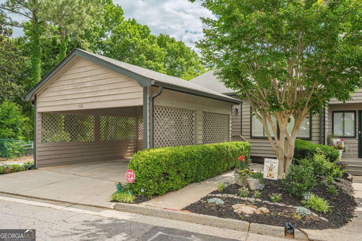 526 Gardenia Lane Marietta - main photo