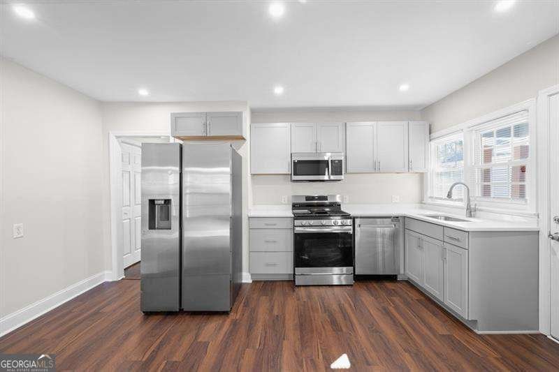 2506 Maple Street East Point - Photo 7