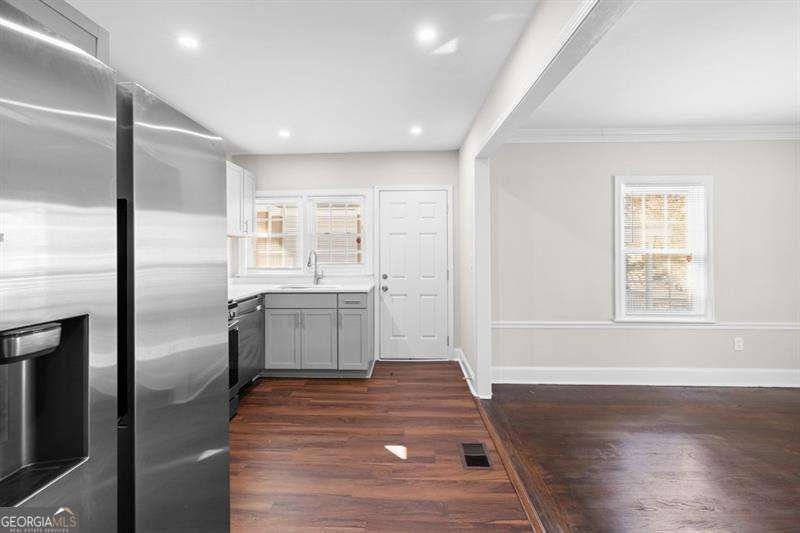 2506 Maple Street East Point - Photo 9