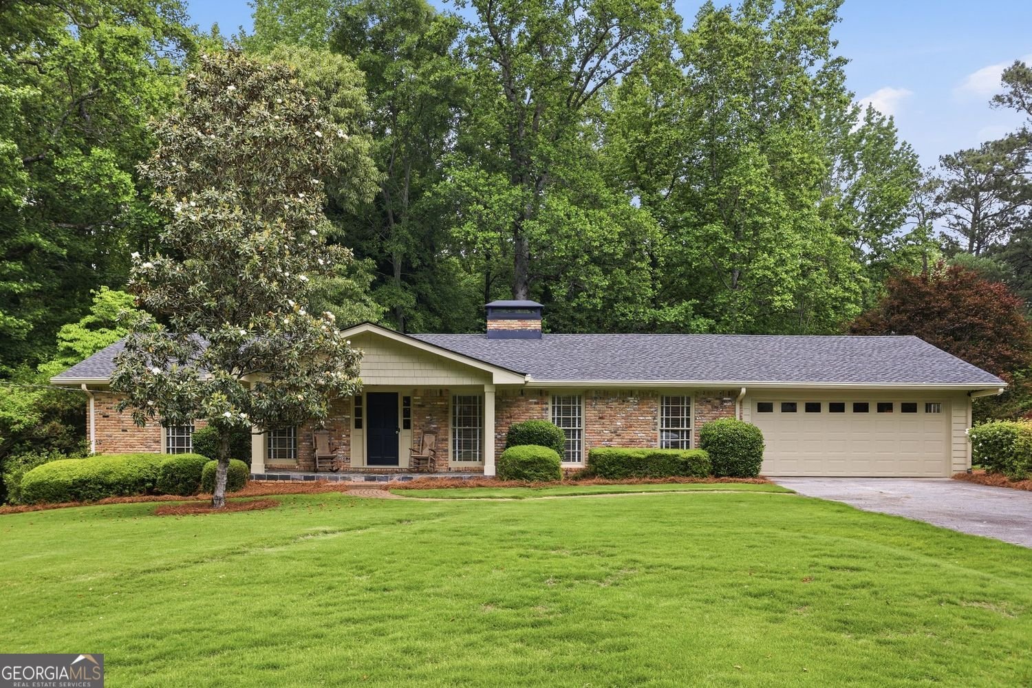 7265 Thornhill Lane Sandy Springs - main photo