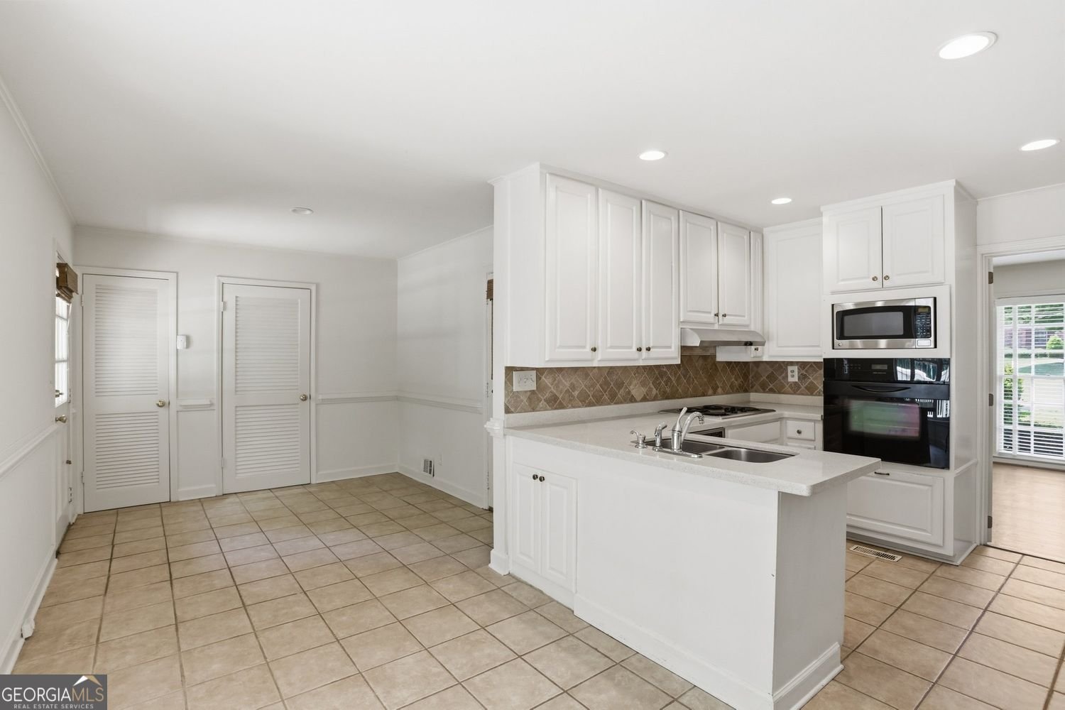 7265 Thornhill Lane Sandy Springs - Photo 13